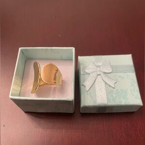 Elegant Gold Ring Adjustable to size 5 to 7